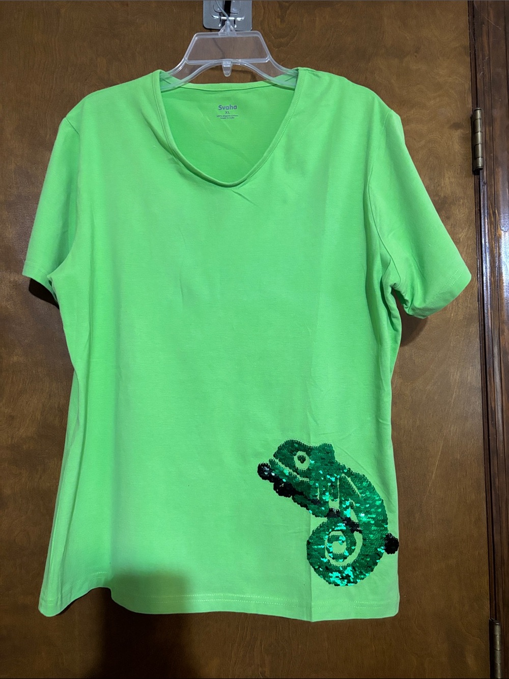 Svaha chameleon top